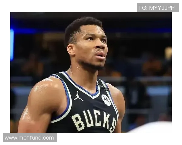 字母哥赛场举动引发球迷热议 网友意见分歧讨论不断